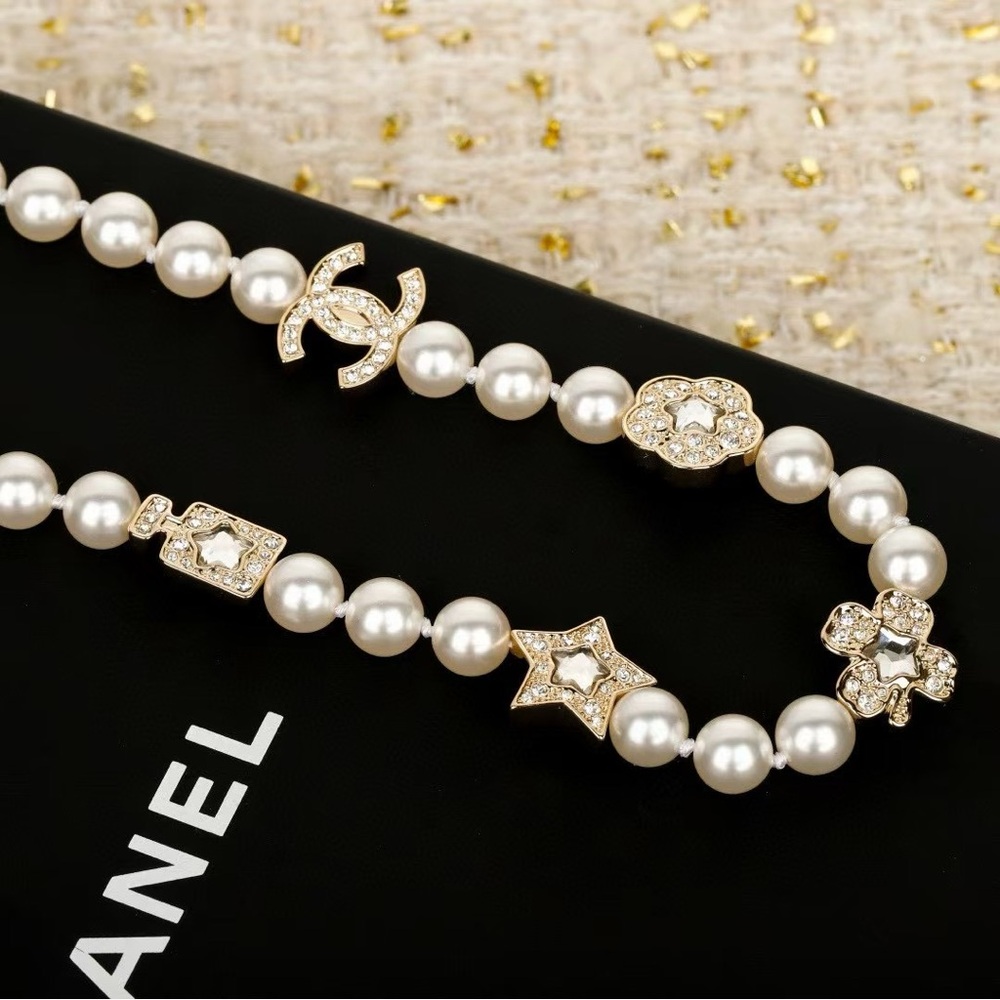 CHANEL White Pearl Necklace Timeless Elegance - Picture 3 of 7